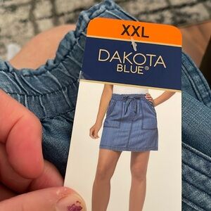 Woman’s Dakota blue skort
